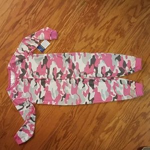 🔥🔥Pink Camo onesie pajamas NWT